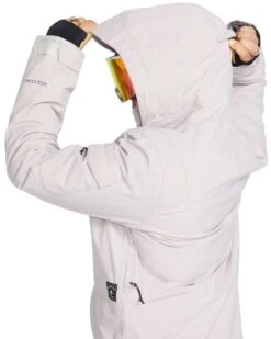 Volcom Ladies Iris 3-in-1 GORE-TEX Jacket 2022-2023 31 Volcom Ladies Iris 3-in-1 GORE-TEX Jacket 2022-2023 -Volcom Store Volcom iris 3 in 1 gore jkt lds 23w 71265600 ski pro